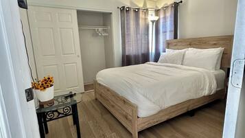 4 bedrooms, iron/ironing board, WiFi, bed sheets