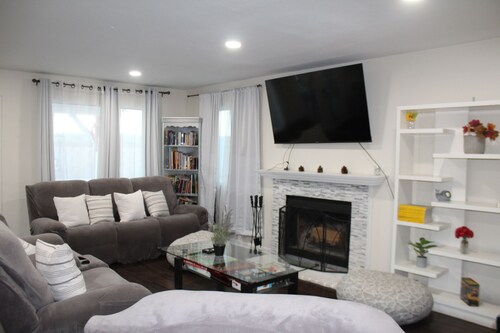 Spacious Home w/ Backyard Basketball + Laundry