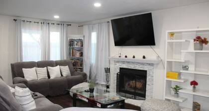 Spacious Home w/ Backyard Basketball + Laundry