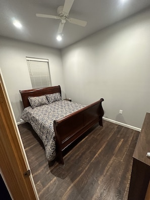 1 chambre, fer et planche Ă repasser, Wi-Fi, draps fournis