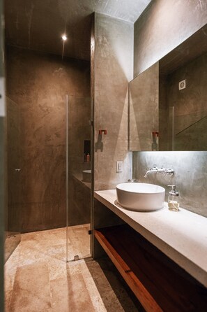 Shower, hair dryer, towels, soap - Seremonia Origen by Vida de Playa (Tulum)