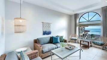 Luxury Apartment | Ruang tamu | TV skrin rata