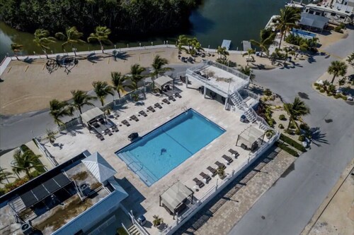 Tiny Home in Calusa campground with ample parking for truck and boat. 
