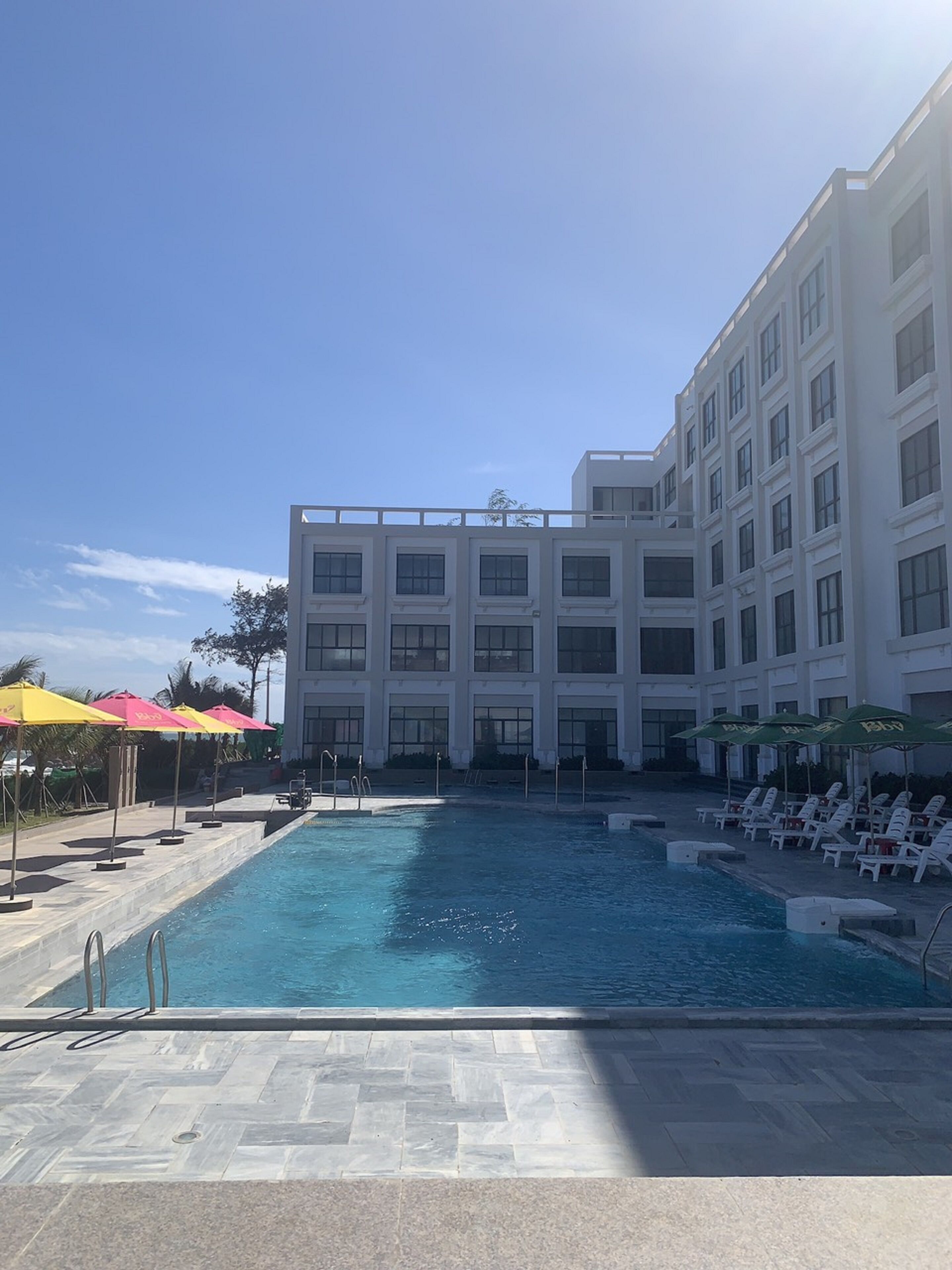 حمّام سباحة خارجي