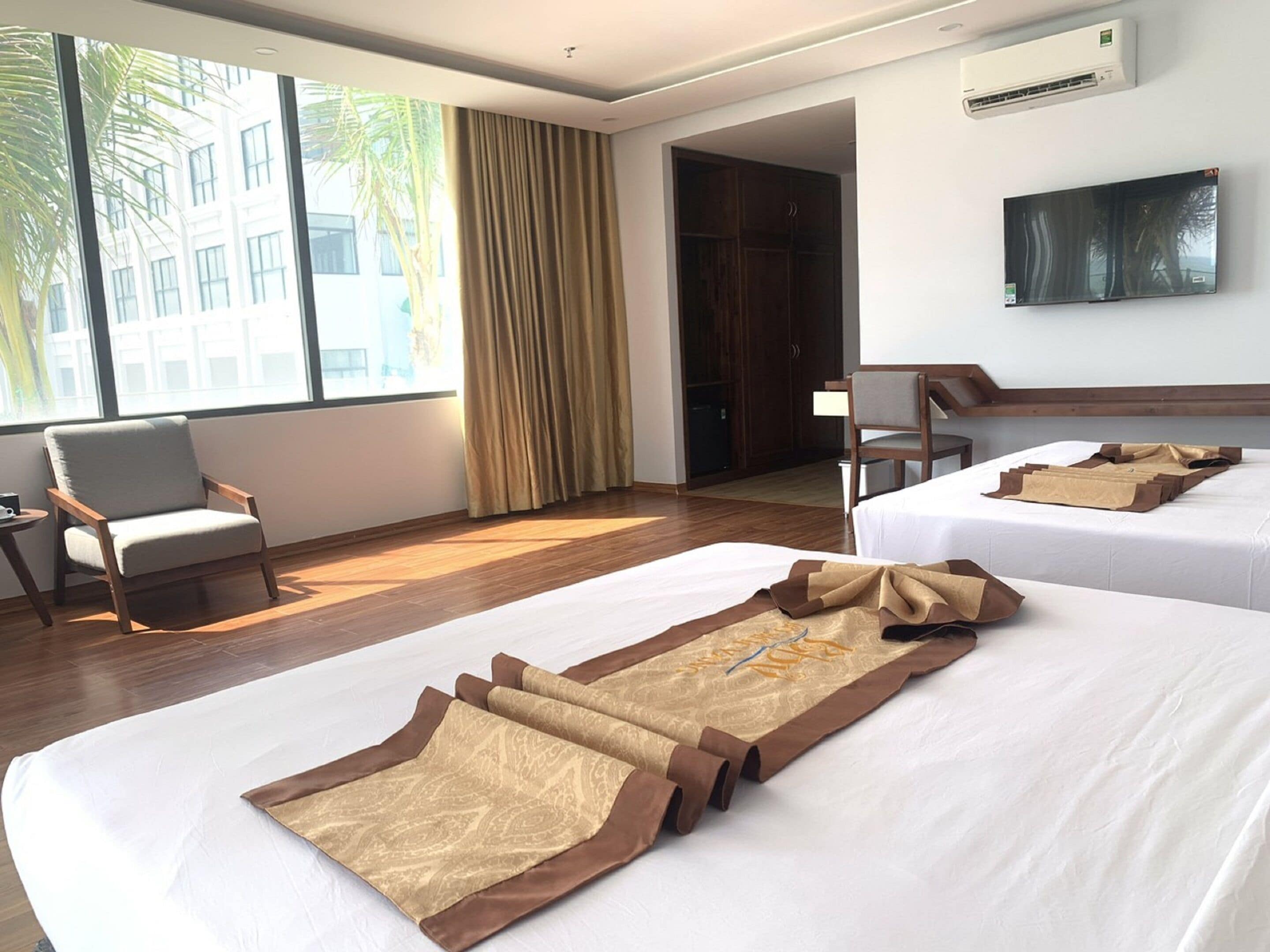 ميني بار ومكتب وواي فاي مجانًا وملاءات أسرّة