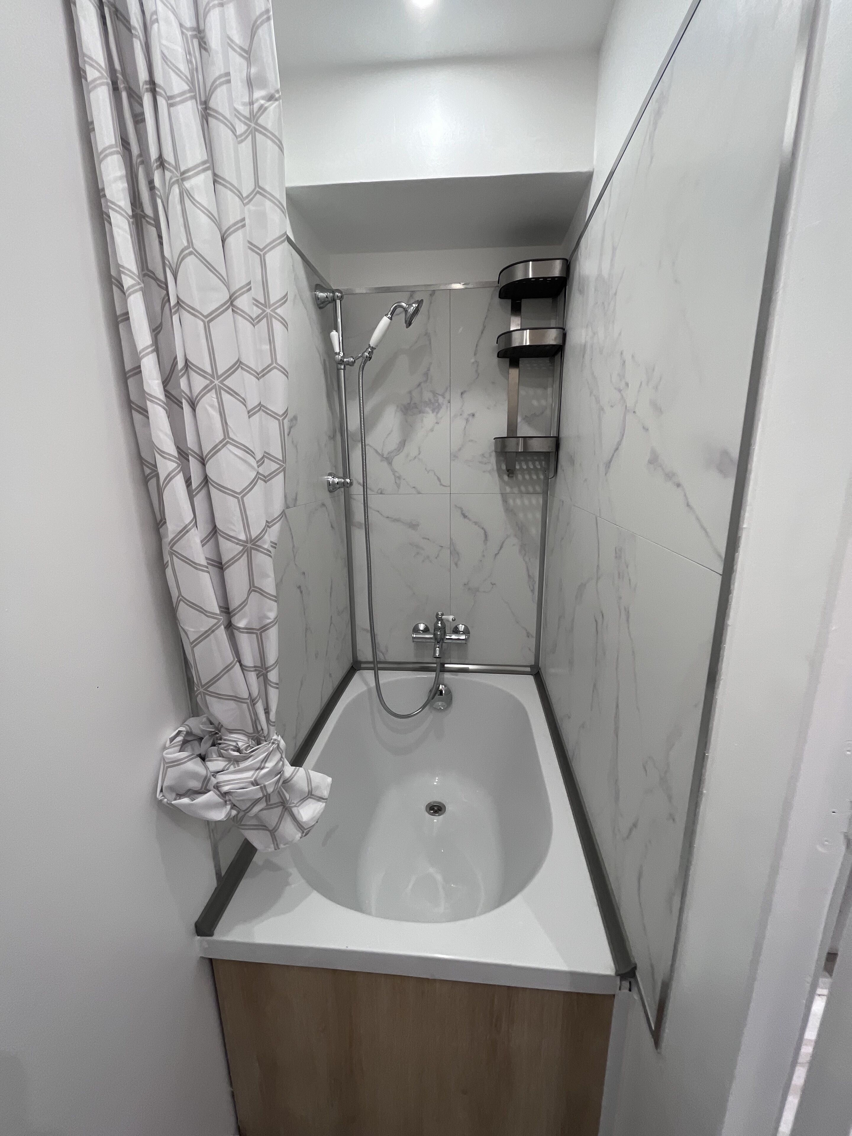 ヘアドライヤー、タオル、石鹸、シャンプー