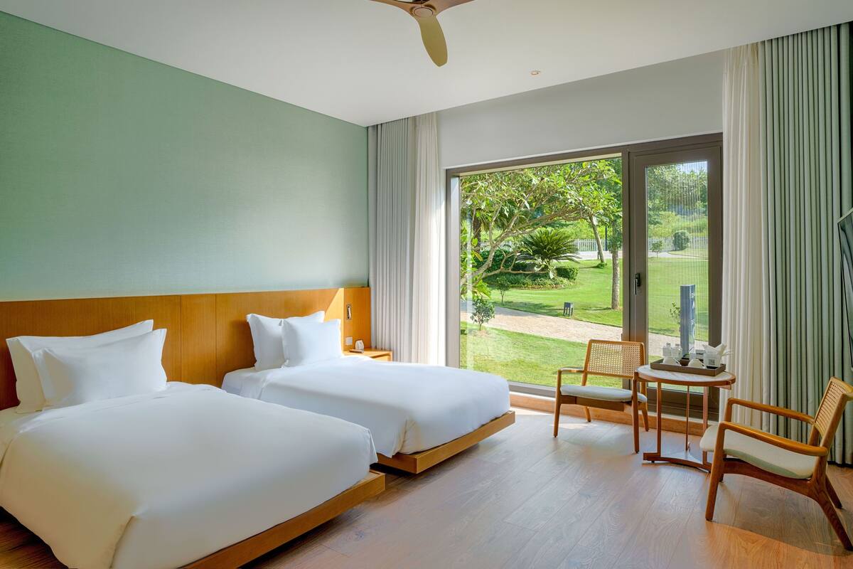Twin Room, Mountain View | 3 bedrooms, blackout drapes, soundproofing, iron/ironing board