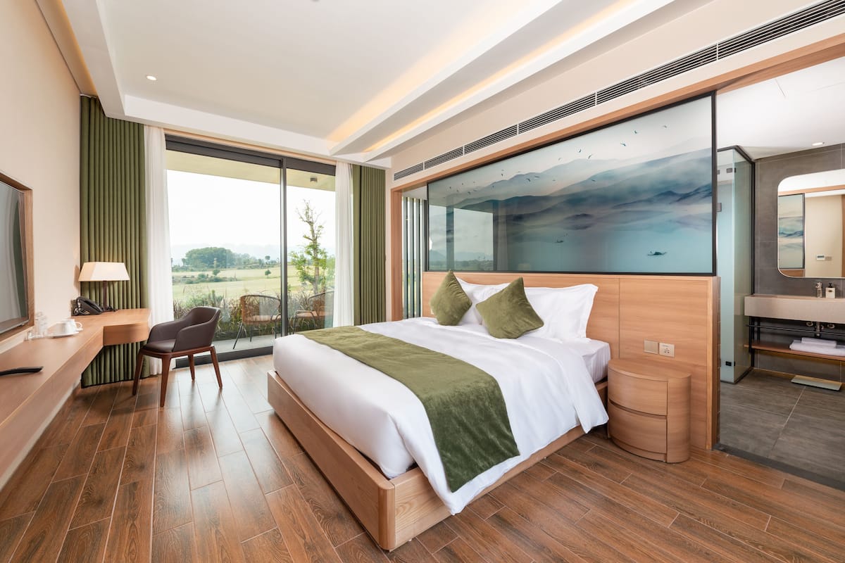 Premier Villa | 3 bedrooms, blackout drapes, soundproofing, iron/ironing board