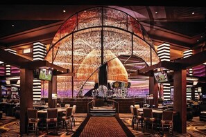 Bar (on property) - King Room at a 4⭐️ Hotel (Las Vegas)