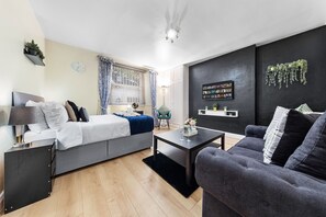 1 habitación, tabla de planchar con plancha, wifi y ropa de cama 