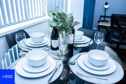 3 Bed House Sleeps 7 with Garden and Parking