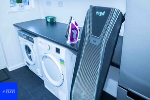 Interior - Walsall, 3-Beds, Sleeps 8, Groups & Contractors (Walsall)