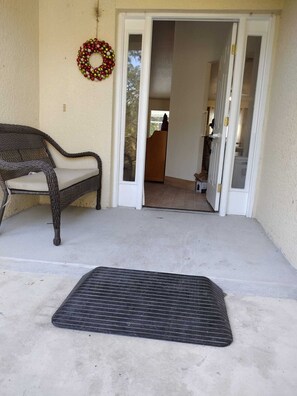 Exterior detail - Accessible pool house in Florida with four bedrooms and two bathrooms (North Port)