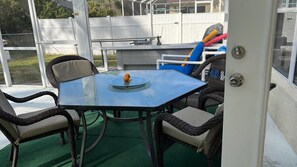 Outdoor dining - Accessible pool house in Florida with four bedrooms and two bathrooms (North Port)