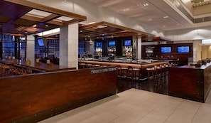 Bar (on property) - 1-Bedroom Suite at a 4⭐️ Hotel (Atlanta)