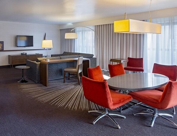 Interior - 1-Bedroom Suite at a 4⭐️ Hotel (Atlanta)