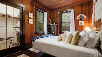 Family Cabin | Individually decorated, individually furnished, iron/ironing board