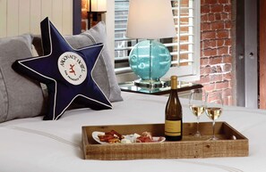 1 bedroom, travel cot, WiFi, bed sheets