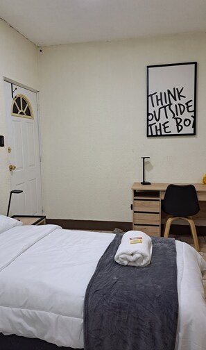 8 chambres, fer et planche à repasser, Wi-Fi, draps fournis