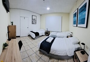 8 chambres, fer et planche à repasser, Wi-Fi, literie fournie