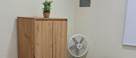 8 多间卧室、熨斗/熨衣板、WiFi、床单