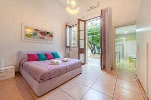 1 dormitori, planxa i posts de planxar, wifi gratuïta i roba de llit