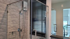 Three-Bedroom Garden View (Khun Oh) | Badezimmer