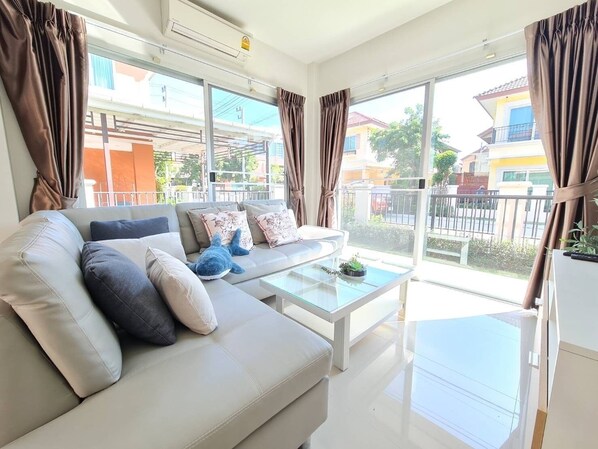 Villa Garden View (Khun Issara) | Living area | Flat-screen TV