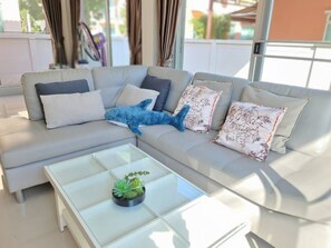 Villa Garden View (Khun Issara) | Vardagsrum | Platt-tv