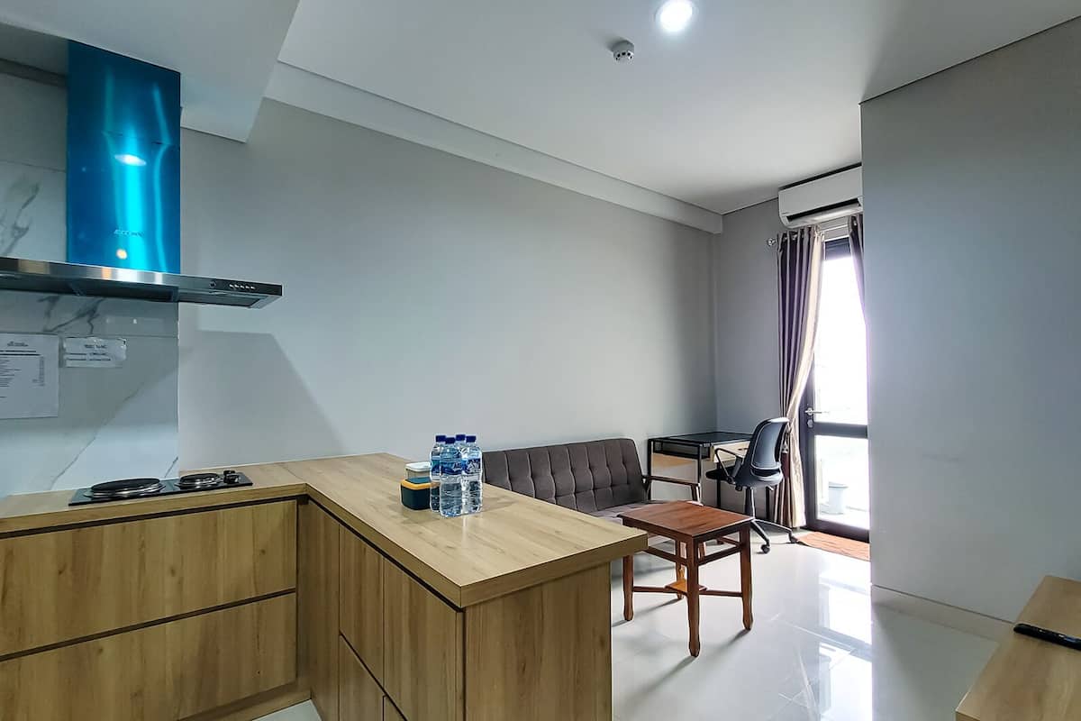 Grand Apartment, 2 Bedrooms, Non Smoking, Ocean View | Living area | 31-inch flat-screen TV with digital channels