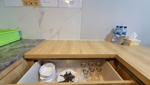 Apartament estàndard, 2 dormitoris, vistes a la ciutat | Cuina privada | Frigorífic gran, placa de cuina, bullidora elèctrica i graella 