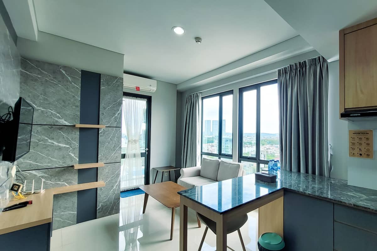 City Apartment, 2 Bedrooms, City View, Corner | Living area | 31-inch flat-screen TV with digital channels
