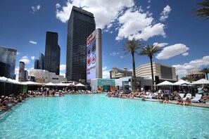 Pool - Two Queen Room at a 4⭐️ Hotel (Las Vegas)