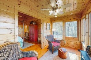 Interior - Dog-friendly cabin with hot tub, gorgeous views, firepit & wraparound porch (Morganton)