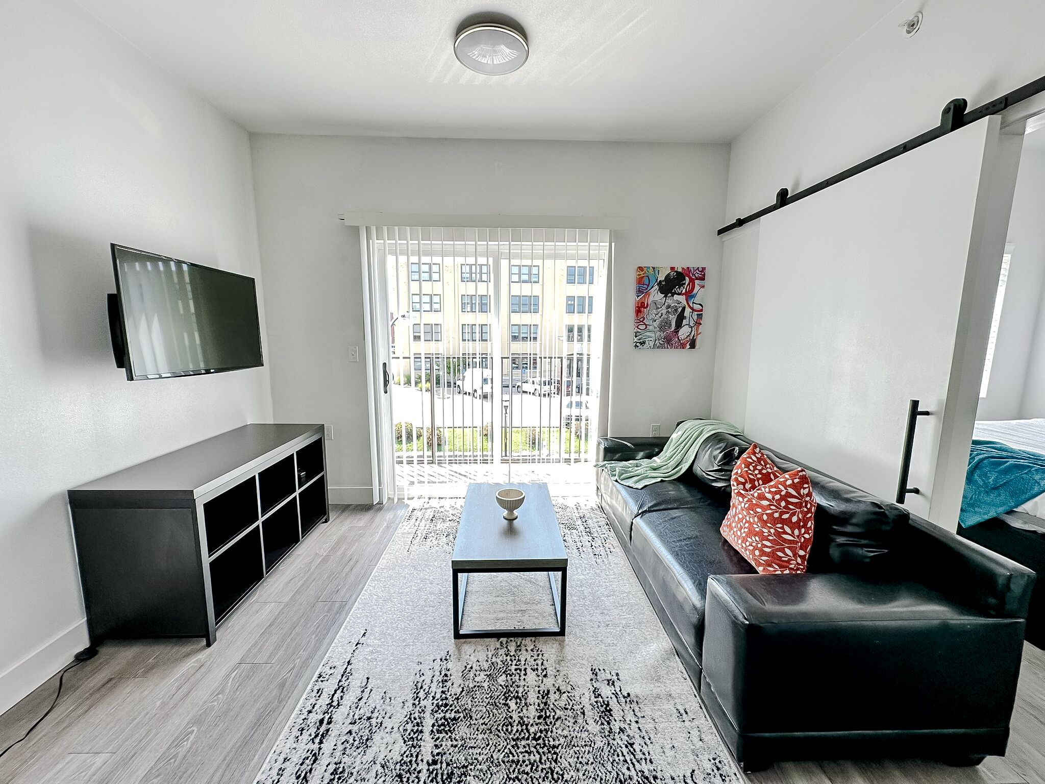 Sleepover: Exotic 1BD/1BA - Downtown Springfield
