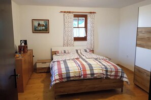2 chambres, fer et planche à repasser, Wi-Fi gratuit, draps fournis
