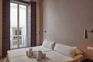 Exclusive Apartment | 1 bedroom, blackout drapes, soundproofing, free WiFi