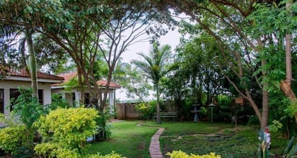 Private Gletwyn Guesthouse w/In-Stay Cleaning Services. Family/Child friendly.