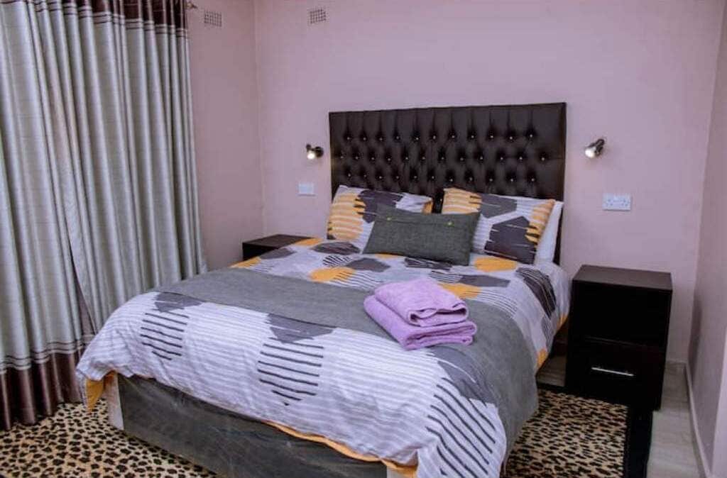 3 bedrooms, desk, iron/ironing board, travel cot