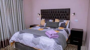 3 bedrooms, desk, iron/ironing board, travel cot