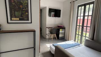 Caja de seguridad en la habitaciĂłn y escritorio