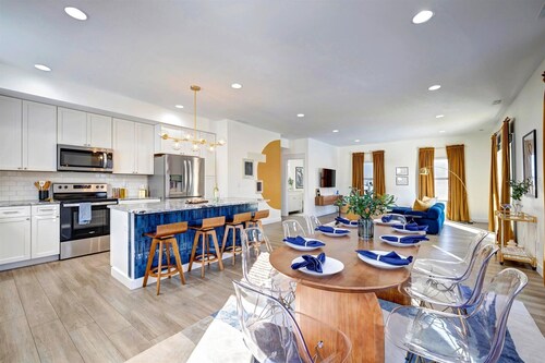 Newly Built Bloomington Oasis: 4bd/2.5br & Backyard, 10mins to IUB & Downtown