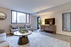 TV, offices - Sojourn | Courtland Towers (Arlington)