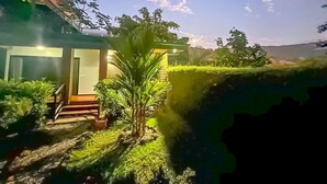 ด้านหน้าที่พัก