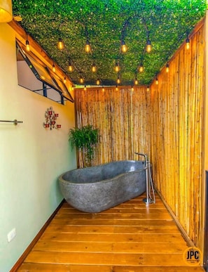 Outdoor spa tub - Casa PlataSu (Barú)