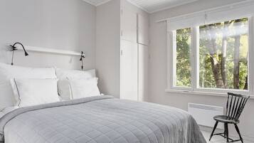 5 bedrooms, iron/ironing board, travel cot, WiFi