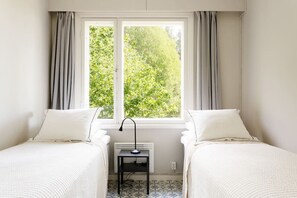 5 bedrooms, iron/ironing board, travel cot, WiFi