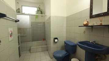 Dusche, Handtücher, Seife, Shampoo