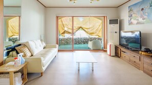 Basic Room, 4 Bedrooms (Sonang1) | 1 bedroom, free WiFi - Jeju Dangdangi Dog Pension Black (Jeju City)