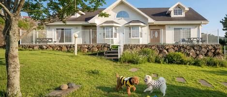 Basic Room, 2 Bedrooms (Halla — 1 Dog Free (Yard/BBQ)) | Exterior